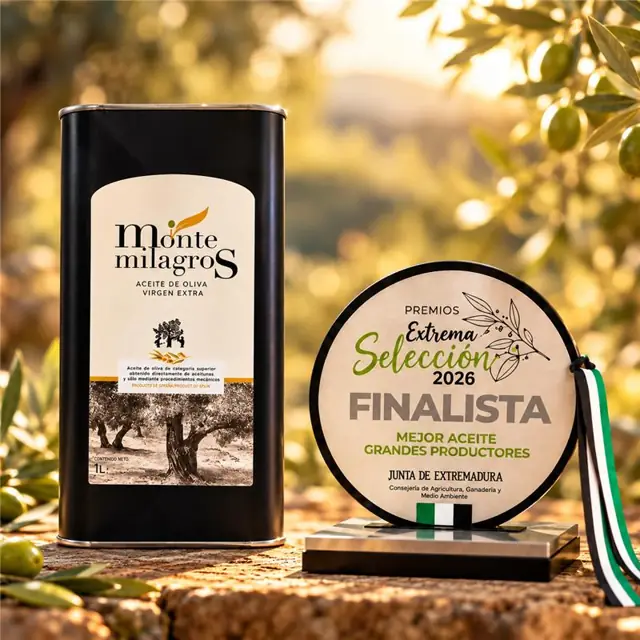 Lata de 1 litro de aceite de oliva virgen extra premiado Montemilagros con el trofeo del primer premio de los Premios Extrema Selección 2026, el mejor aceite de oliva de Extremadura